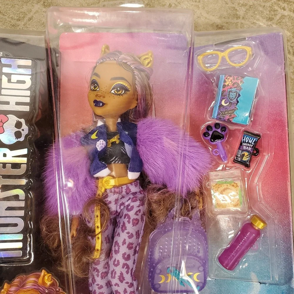 Monster High Clawdeen Wolf‎ 11in Fashion Doll w Pet Crescent and Accessories